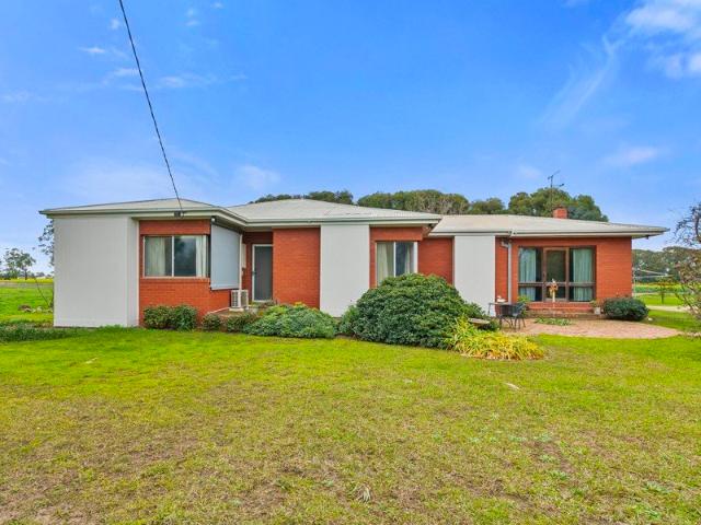 Cottage for sale in Katamatite, Victoria