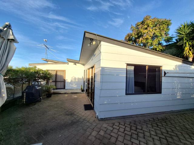 House for rent in Ōmana Beach, Franklin