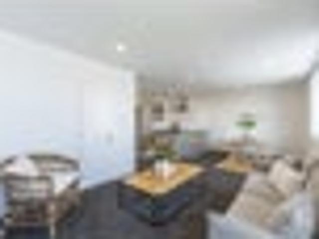 Townhouse for sale in Chaslands, Canterbury