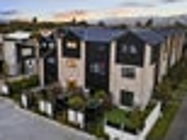 Townhouse for sale in Addington, Canterbury
