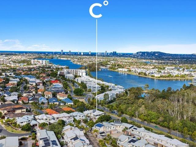 Townhouse for sale in Varsity Lakes, Gold Coast City