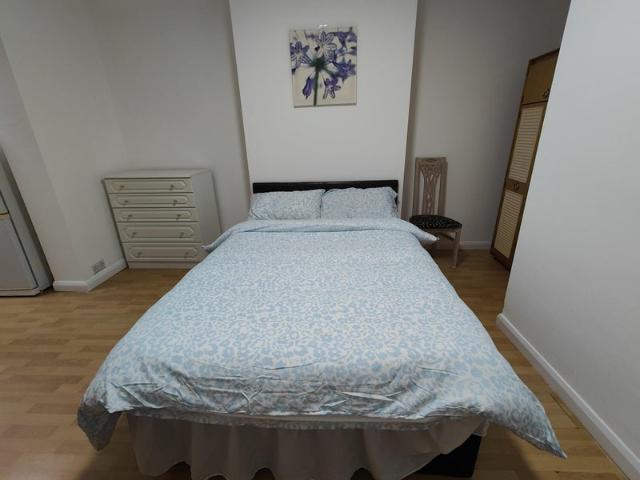 Studio for rent in Poplar Grove, Greater London