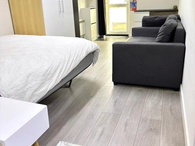 Apartment for rent in Saint George's, Netherthorpe
