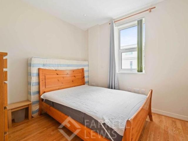 House for rent in London Borough of Ealing, Greater London