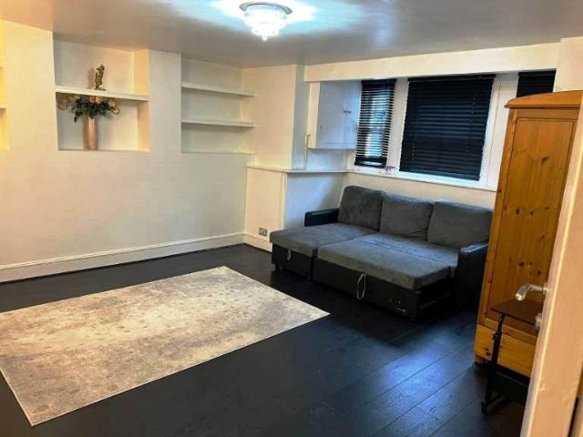 Apartment for rent in Stamford Hill, Greater London