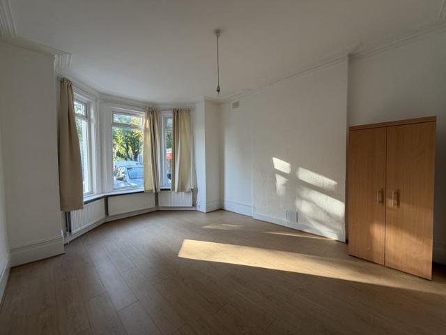 Apartment for rent in Fallow Corner, Greater London