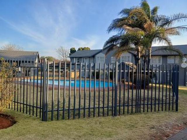 Townhouse for sale in Vosloorus, Gauteng