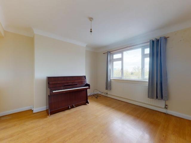 Apartment for rent in London Borough of Ealing, Park Royal