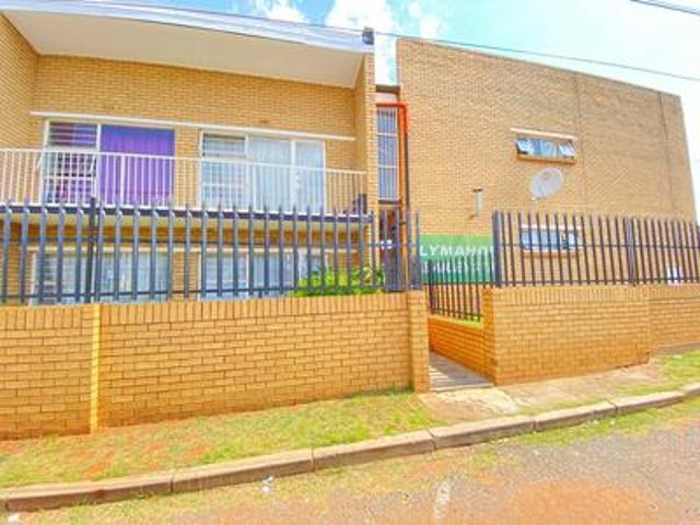 Apartment for sale in Mohlakeng, Gauteng