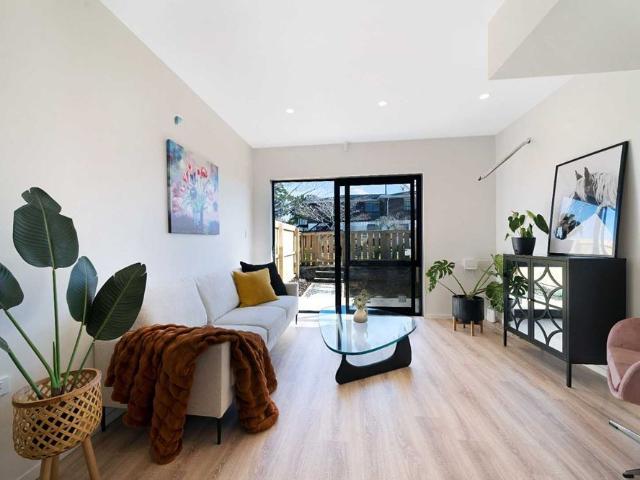 Townhouse for rent in Massey West, Henderson-Massey