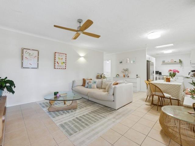 Apartment for rent in Mermaid Waters, Gold Coast City