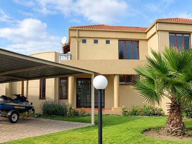 Townhouse for rent in Magaliessig, Randburg