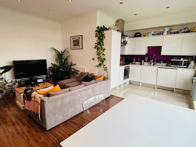Apartment for rent in Mile End, Greater London