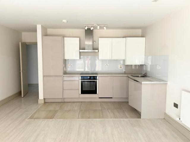 Apartment for rent in Blackhills, Surrey