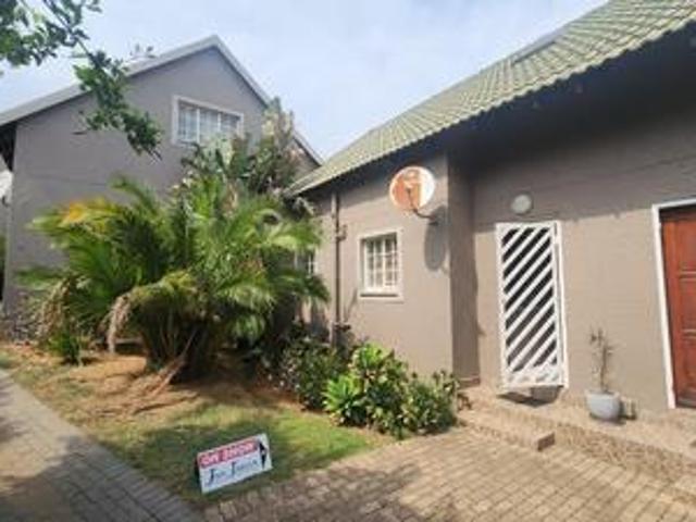 Townhouse for sale in Vosloorus, Gauteng