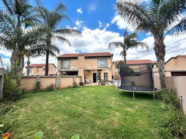 Townhouse for sale in Waterkloof, Gauteng