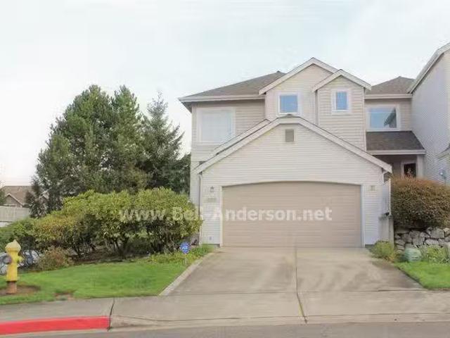 Condo for rent in Renton