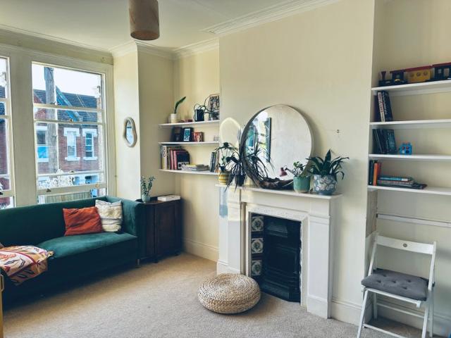 Apartment for rent in Furzedown, Greater London