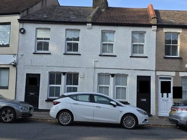 Apartment for rent in The Wrythe, Greater London