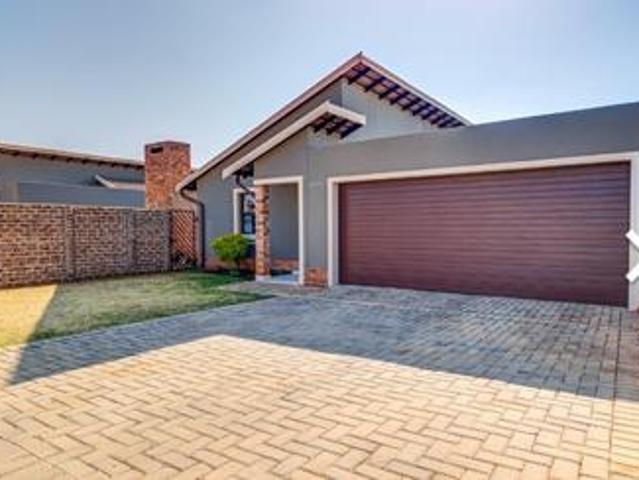 Townhouse for rent in Ekurhuleni, Gauteng