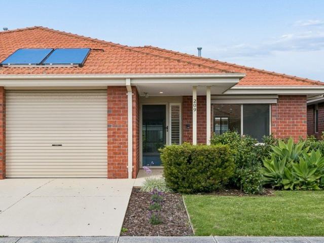 Villa for sale in The Hunt Club, Melbourne