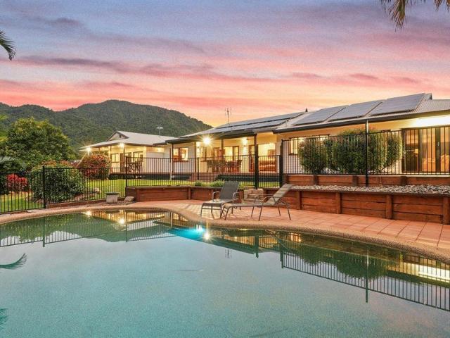 Cottage for sale in Redlynch, Queensland