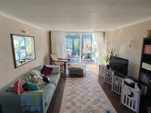 House for rent in Brondesbury, Greater London