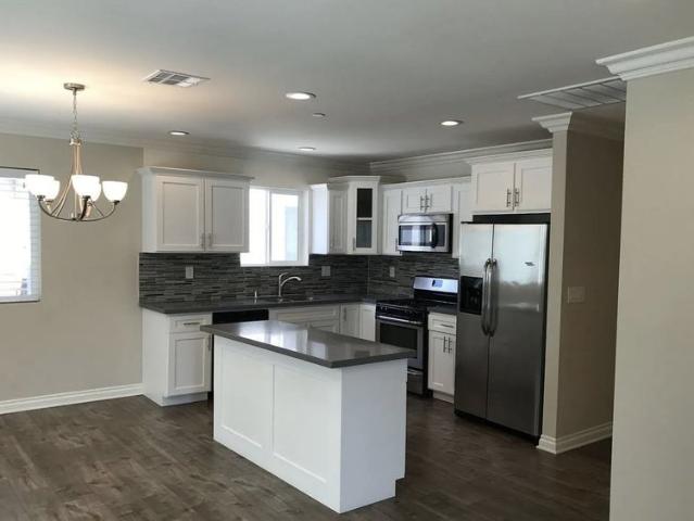 Room for rent in Canoga Park, California