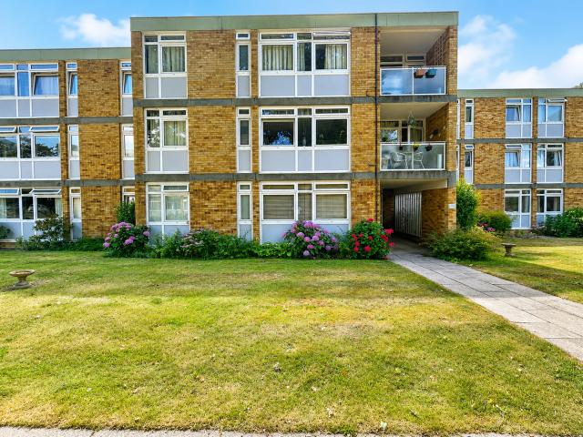 Apartment for rent in Horsell, Woking