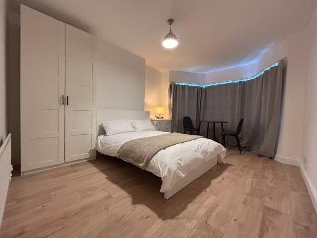 Apartment for rent in London Borough of Hounslow, Strand