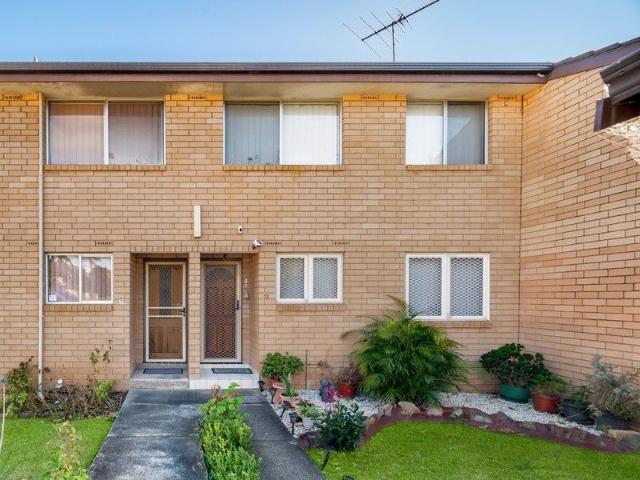 Townhouse for sale in Macquarie Fields
