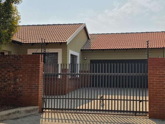 House for rent in Waterkloof, Gauteng