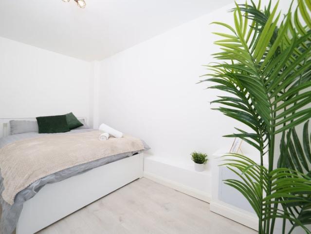 Apartment for rent in Limehouse, Greater London
