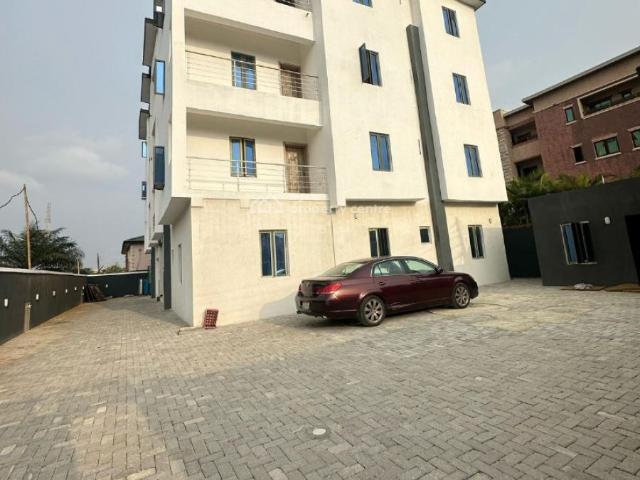 Flat for rent in Eti Osa, Lagos