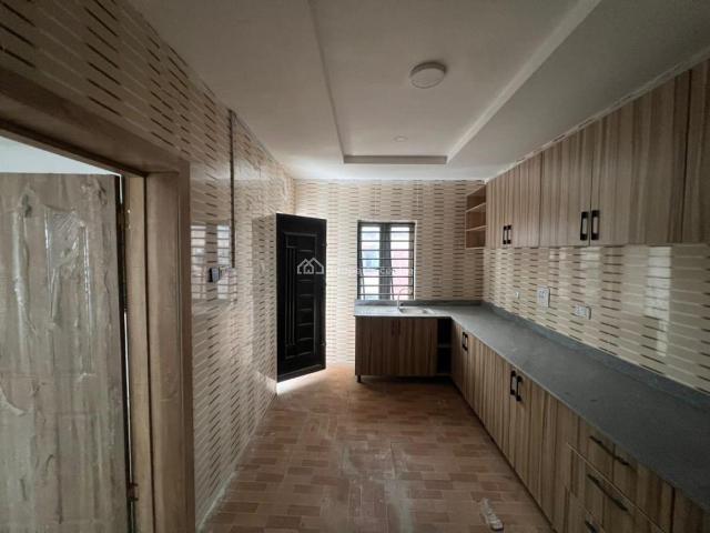 Flat for sale in Eti Osa, Lagos