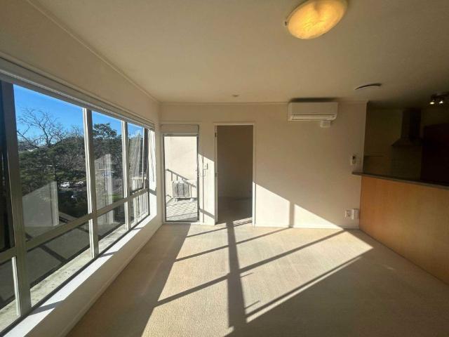 Apartment for rent in Beach Haven, Kaipātiki