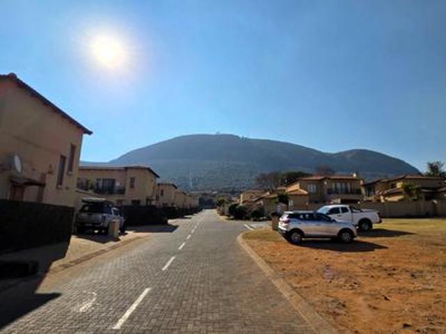 Townhouse for sale in Hartbeespoort Dam Nature Reserve, North West