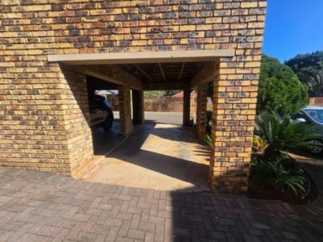 Townhouse for sale in Waterkloof, Gauteng