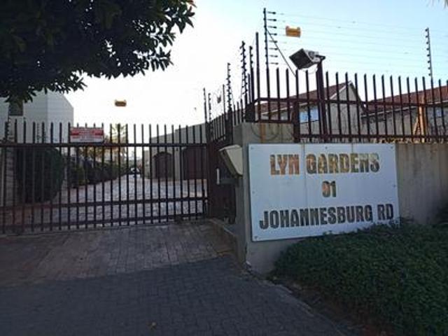 Townhouse for sale in Vosloorus, Gauteng