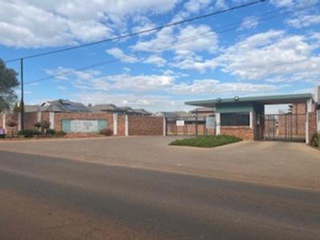 Townhouse for rent in Benoni, City of Ekurhuleni Metropolitan Municipality