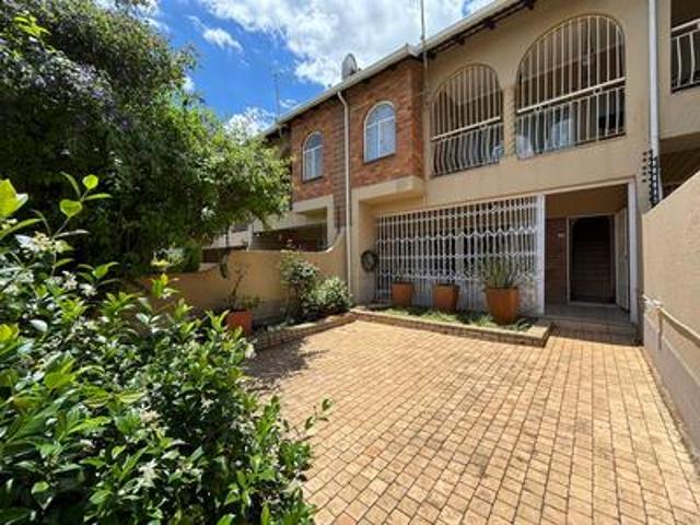 Townhouse for sale in Vosloorus, Gauteng
