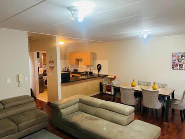Townhouse for rent in Sandton, City of Johannesburg Metropolitan Municipality
