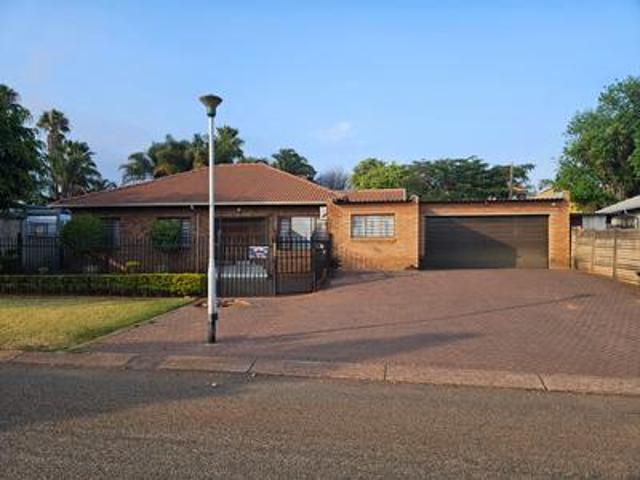 House for sale in Waterkloof, Gauteng