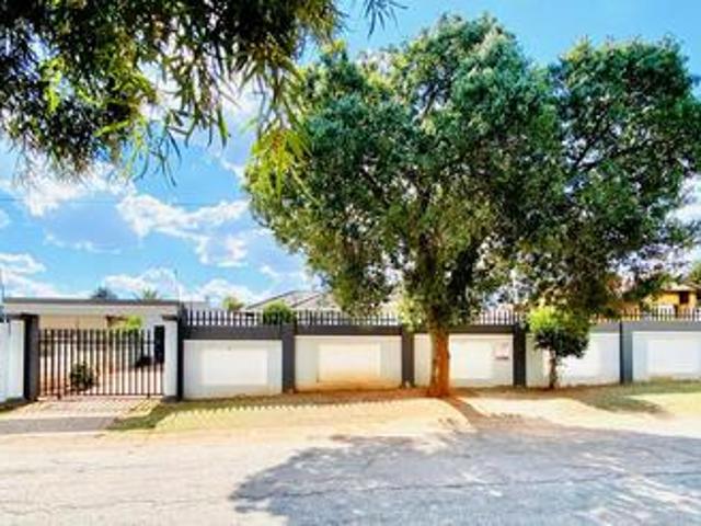 House for sale in Roodepoort, City of Johannesburg Metropolitan Municipality