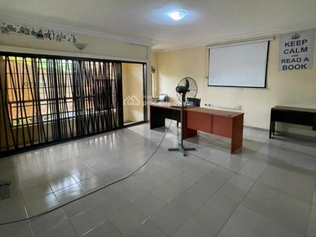 Flat for rent in Eti Osa, Lagos