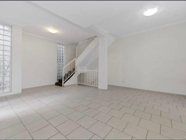Townhouse for rent in Sydney, New South Wales