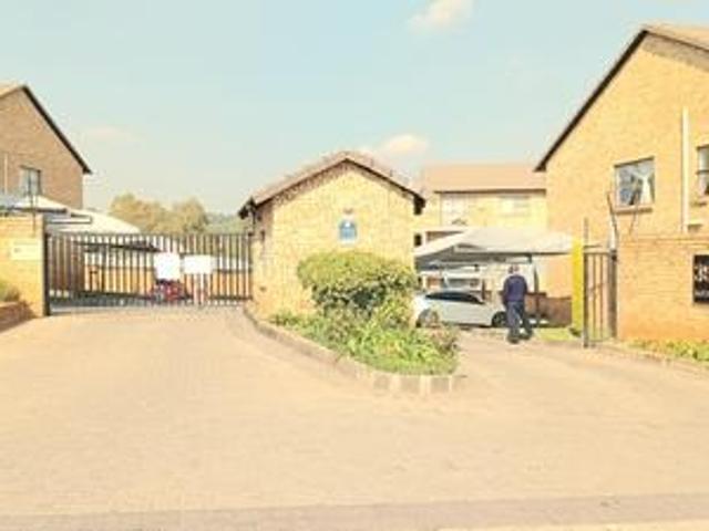 Townhouse for rent in Johannesburg, City of Johannesburg Metropolitan Municipality