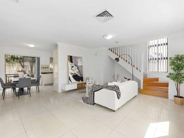 Townhouse for rent in Sydney, New South Wales