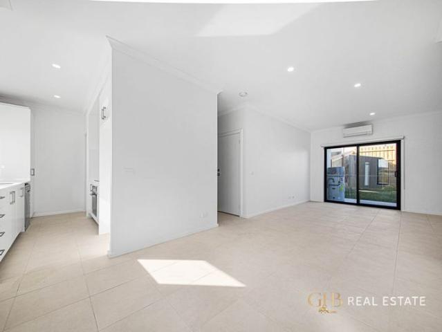 Townhouse for rent in Grand Central, Melbourne