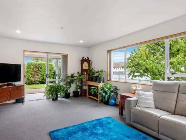 House for rent in Chaslands, Canterbury